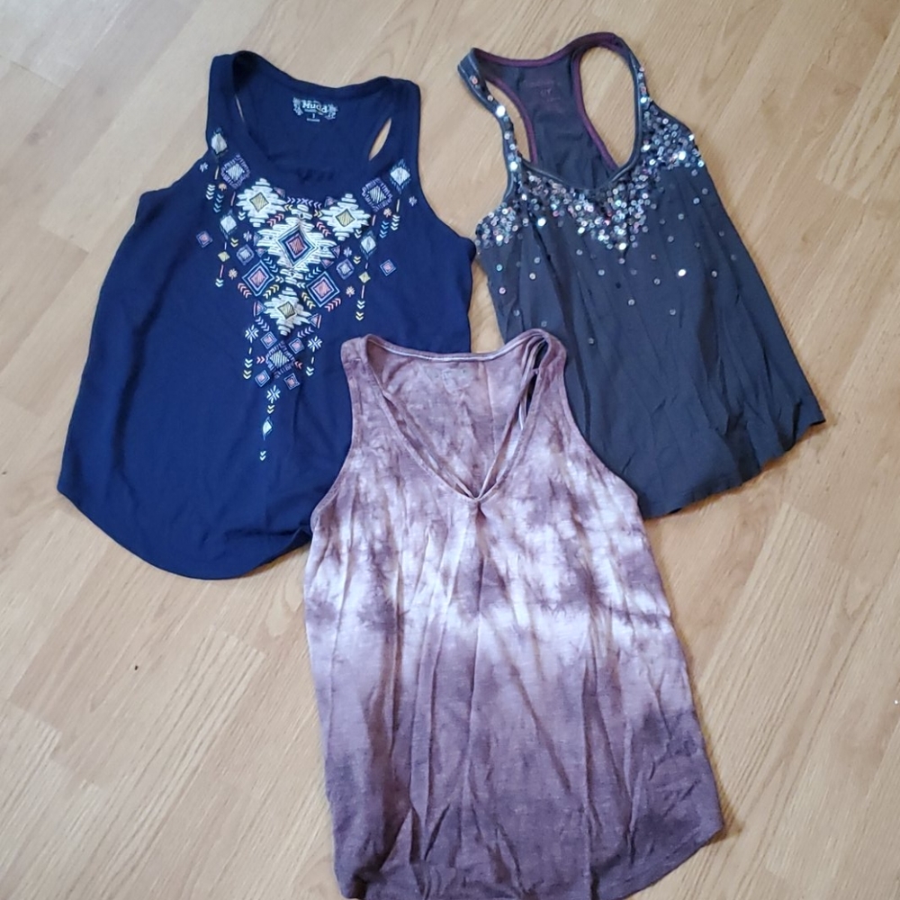 Lot or tank tops